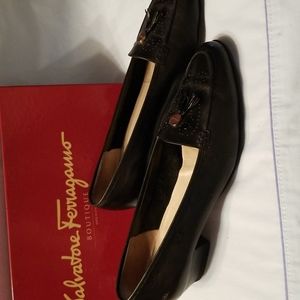 Very classic black loafer